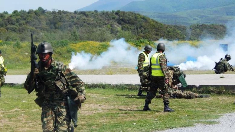 Σε άσκηση των καταδρομέων της Ρεντίνας ο Αρχηγός του ΓΕΣ